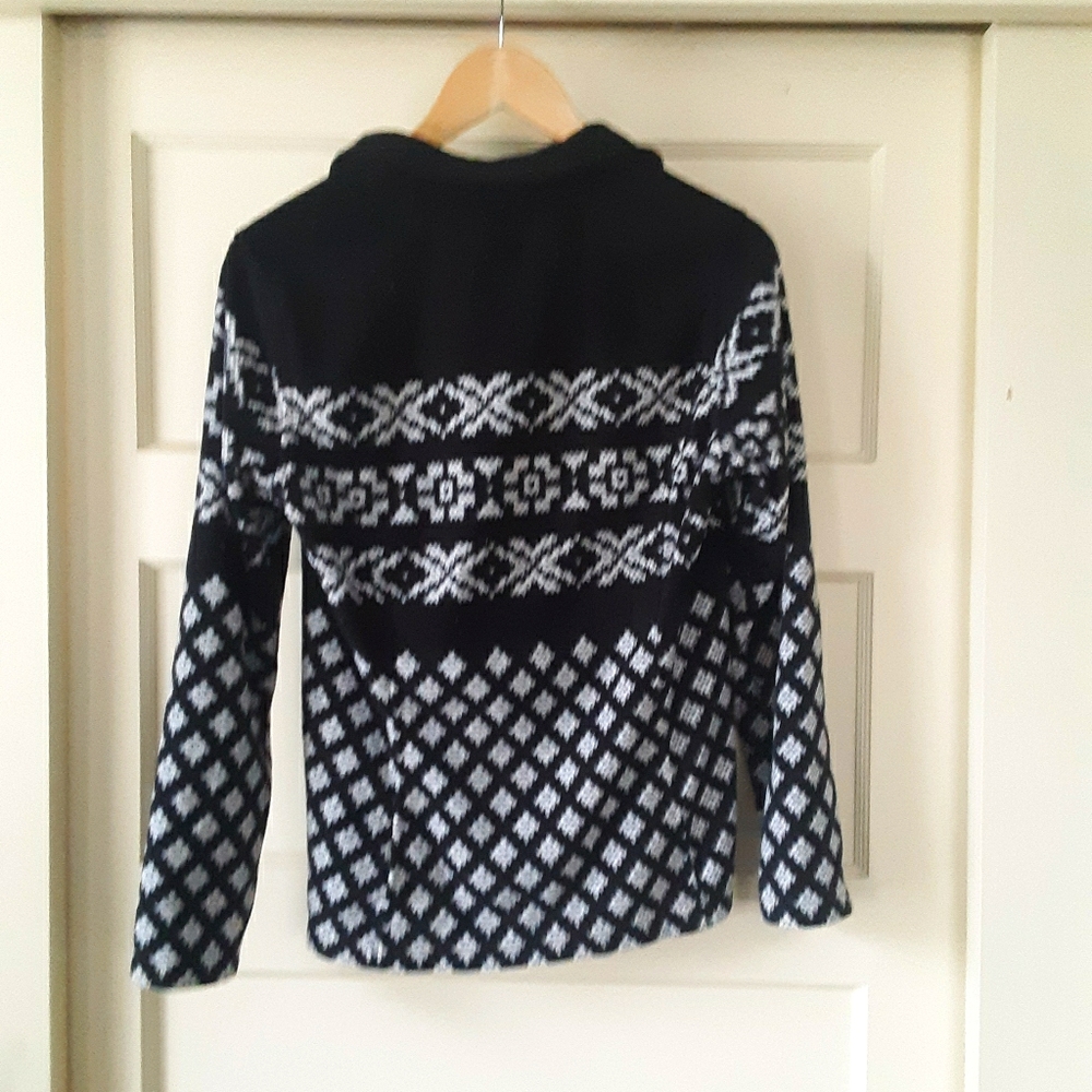 Patterned fleece pull over - Picture 3 of 3